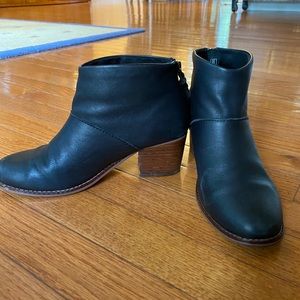 TOMS - Leila Blk Ankle Boots *UPDATED*✨